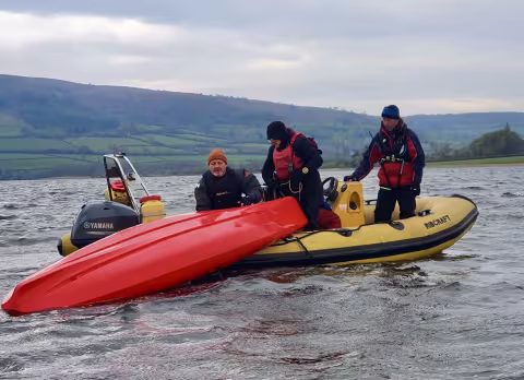 Training to be an effective Safety Boat crew. Safety Boat training: canoe rescue