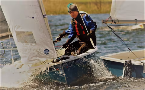 Close competition! A port-hand racer ducks behind a right-of-way competitor at a Comet Trio event at Llangorse Close competition at a Comet Trio inland champs held at Llangorse
